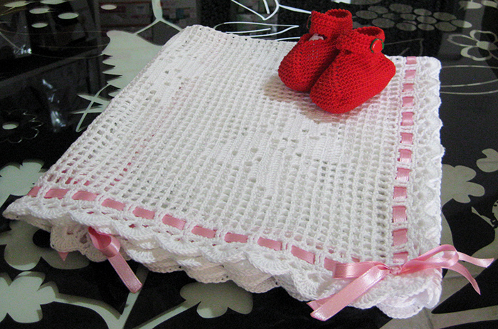 Copertina bianca con farfalle e scarpette in cotone