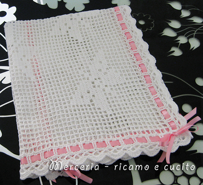 Copertina bianca con farfalle e scarpette in cotone