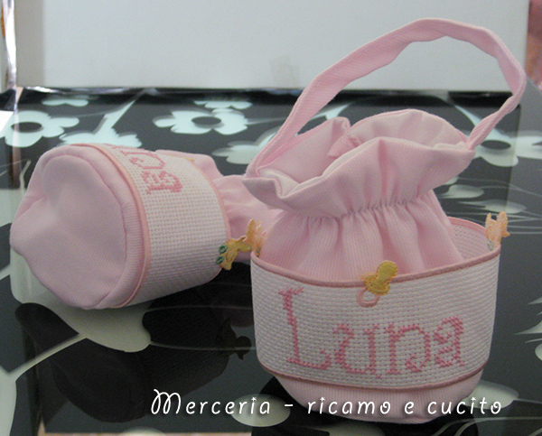 Cuscino con iniziale, copertina album foto, sacchetto nascita e porta ciuccio per Luna