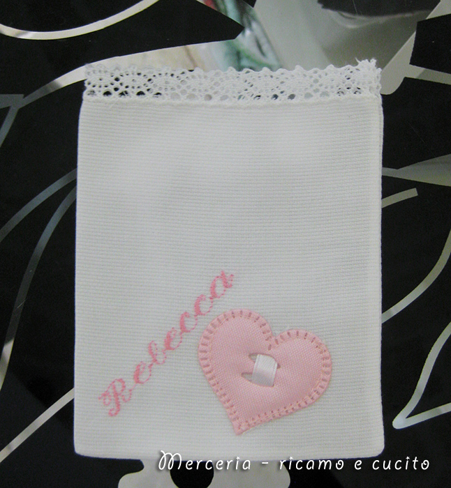 Sacchettini bomboniere portaconfetti bianchi con cuore per Rebecca