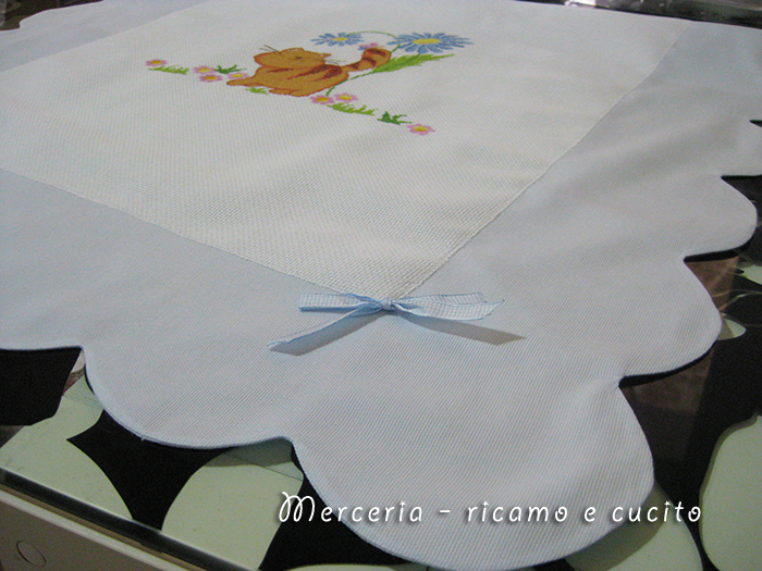 Copertina in cotone con gatto ricamato