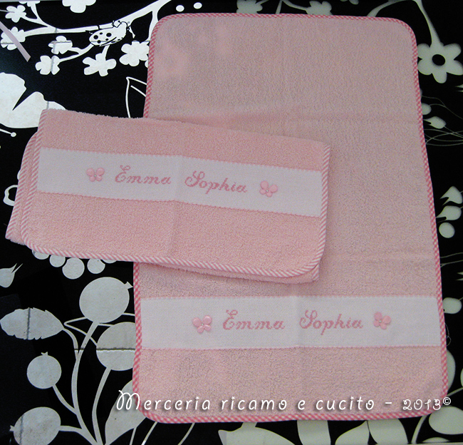 Bavette, sacchetto, asciugamani e busta per Emma Sophia