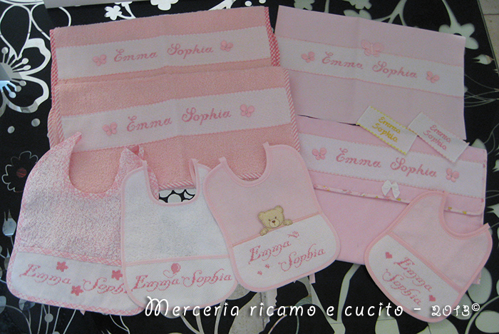 Bavette, sacchetto, asciugamani e busta per Emma Sophia