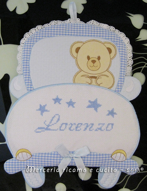 Bavaglino con ape e fiocco nascita macchina per Lorenzo