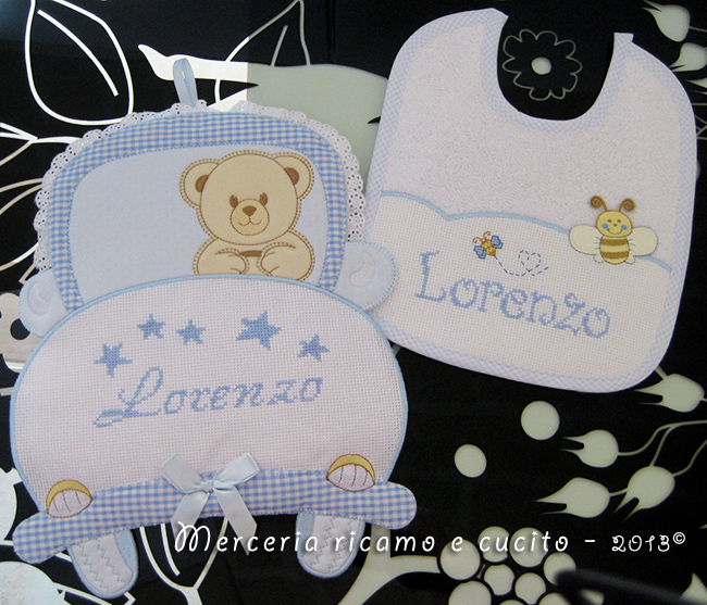 Bavaglino con ape e fiocco nascita macchina per Lorenzo