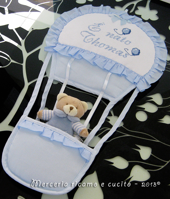 Fiocco nascita mongolfiera celeste "E' nato Thomas"