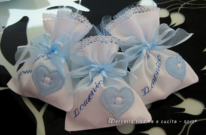 Sacchettini bomboniere portaconfetti bianchi con cuore per Domenico