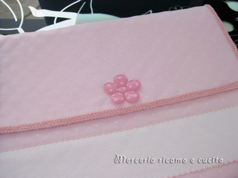 Busta porta oggetti con fiore