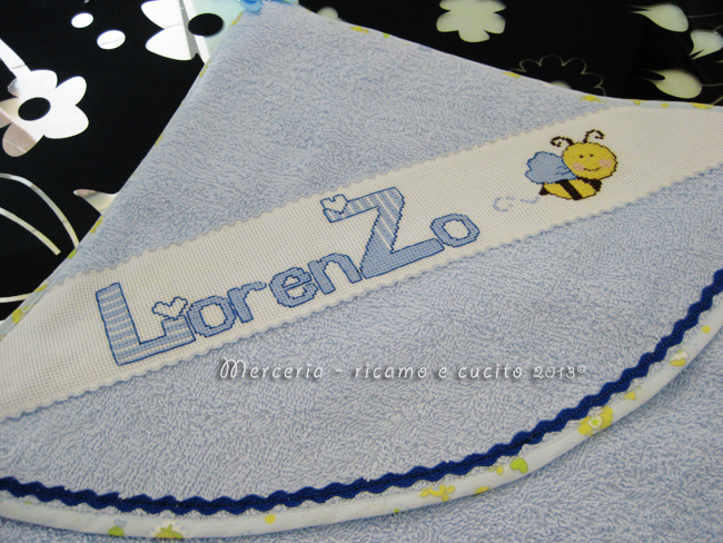 Fiocco nascita, accappatoio e coppoia asciugamani per Lorenzo
