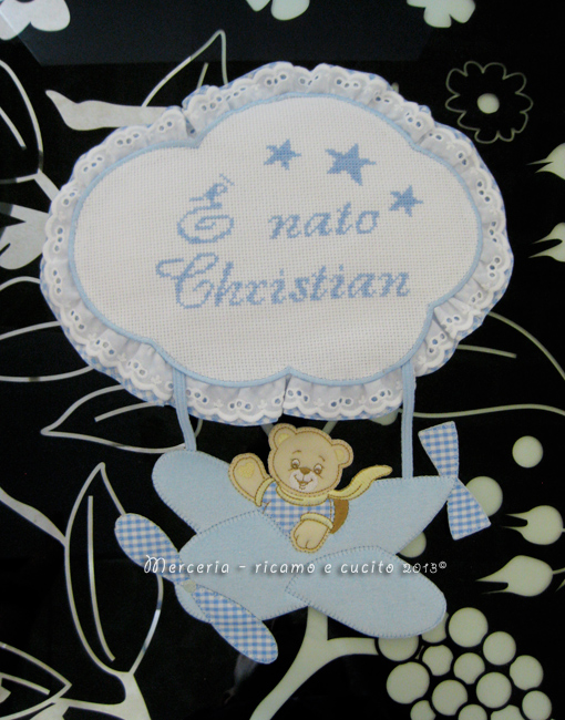 Fiocco nascita aeroplano celeste e bavette per Christian
