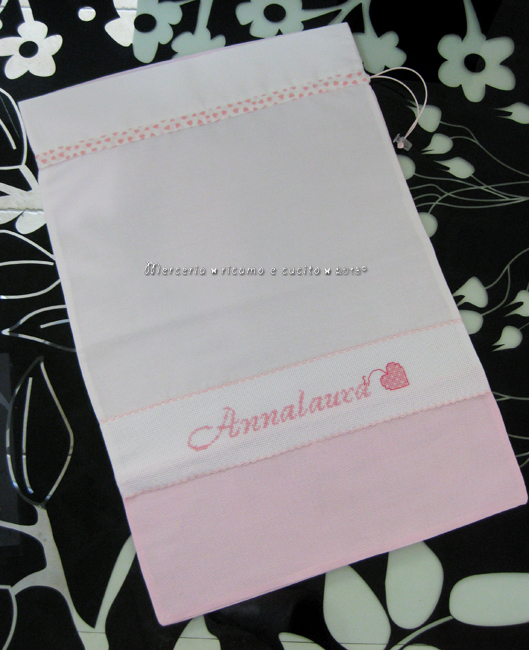 Sacchetto bicolore nascita e asilo per Annalaura