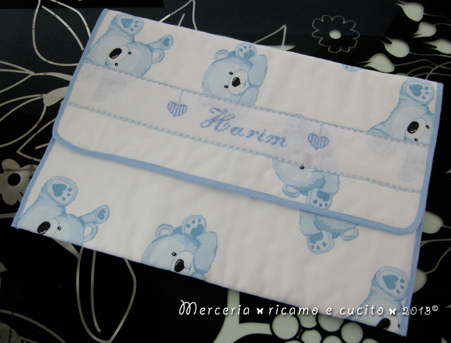 Busta portaoggetti con orsetti e bavette pappa per Karim