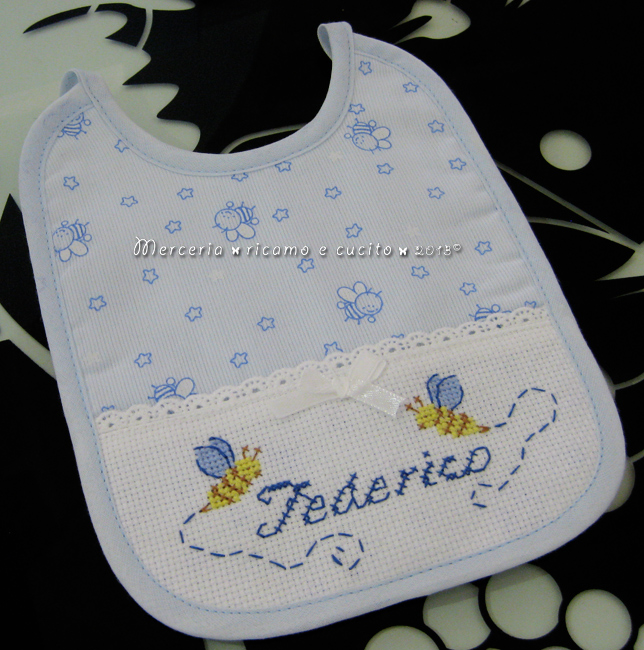 Fiocco nascita aeroplano celeste e bavette con apine e fiocchetti per Federico