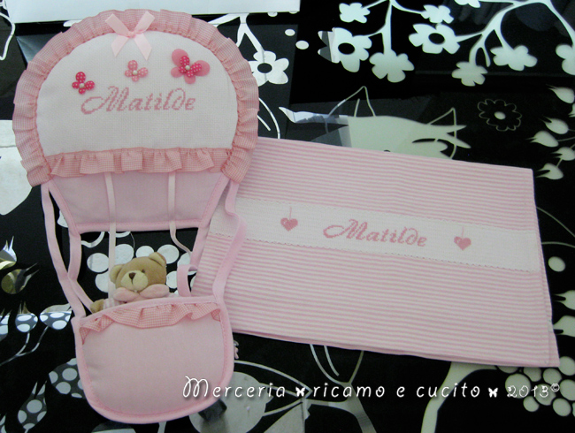 Sacchetto nascita rigato e fiocco nascita mongolfiera per Matilde