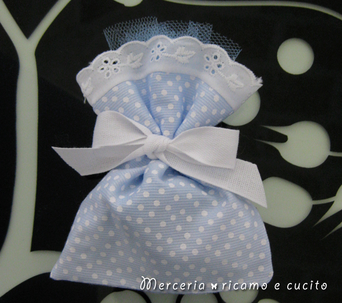 Sacchettini bomboniere portaconfetti celeste pois