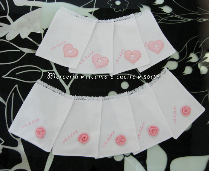 Sacchettini bomboniere portaconfetti bianchi con cuore e fiore per Alice