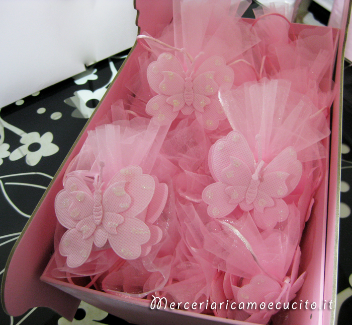 Sacchettino bomboniera portaconfetti rosa a forma di farfalla