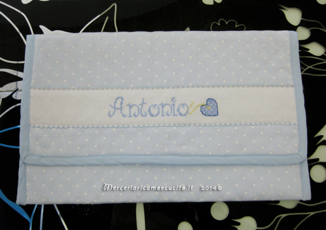 Busta portaoggetti con cuori e bavetta prima misura con cuori per Antonio