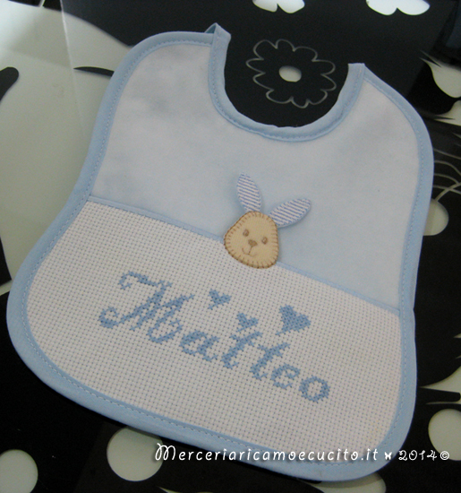 Bavetta con coniglietto celeste per Matteo
