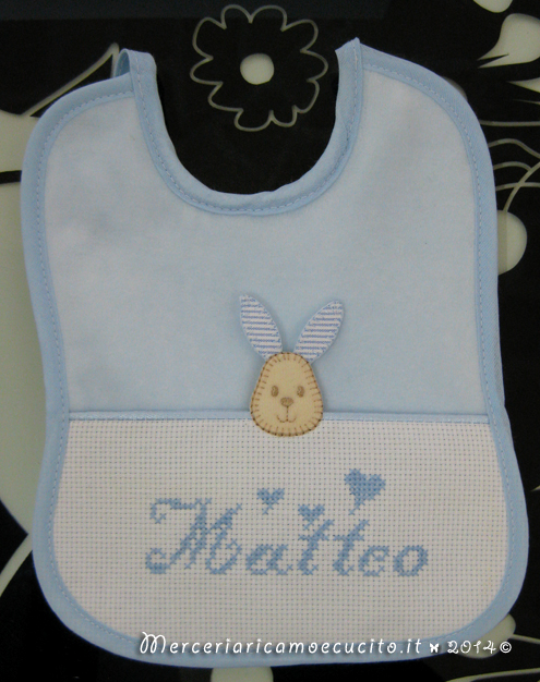 Bavetta con coniglietto celeste per Matteo