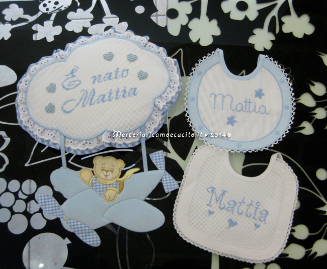 Fiocco nascita aeroplano celeste e bavette prima misura per Mattia