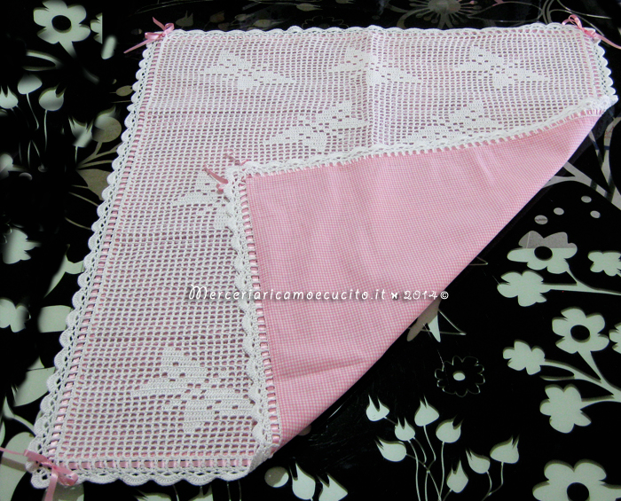 Copertine con farfalle e angioletto in cotone all'uncinetto