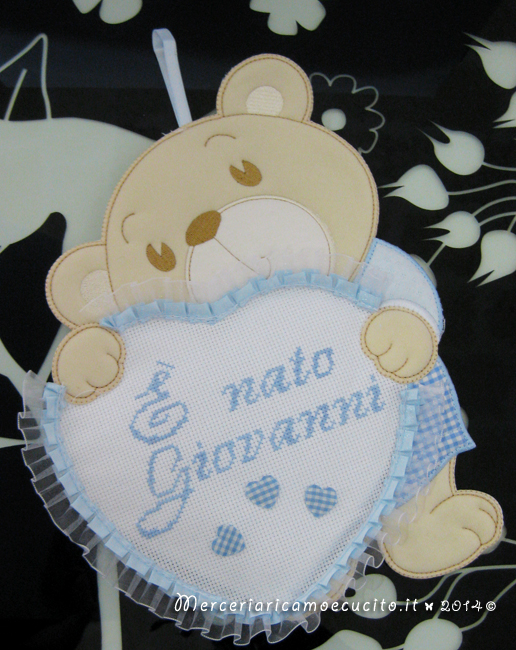 Fiocco nascita orsetto con cuore celeste "E' nato Giovanni"