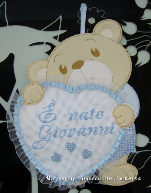 Fiocco nascita orsetto con cuore celeste "E' nato Giovanni"