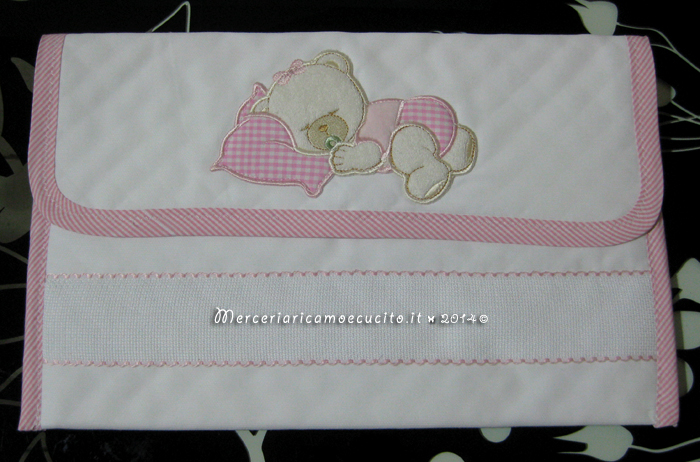 Sacchetti e busta portaoggetti trapuntata per nascita e asilo con orsetto dormiglione
