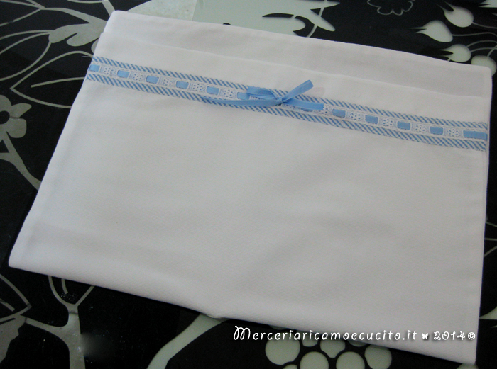 Sacchetti e busta portaoggetti trapuntata per nascita e asilo con orsetto dormiglione