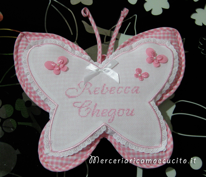 Coccarda-fiocco-nascita-farfalla rosa "Rebecca Chegou"