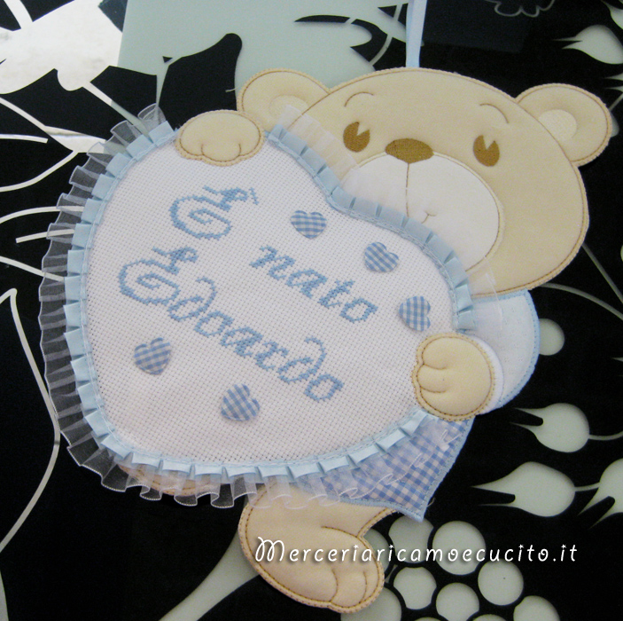 Coccarda fiocco nascita orsetto con cuore celeste E' nato Edoardo