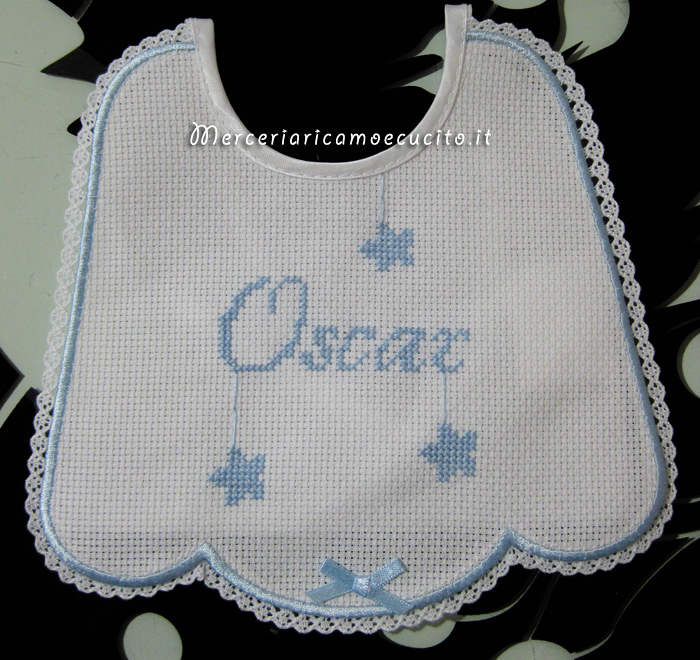Bavetta celeste con merletto e fiocco per Oscar
