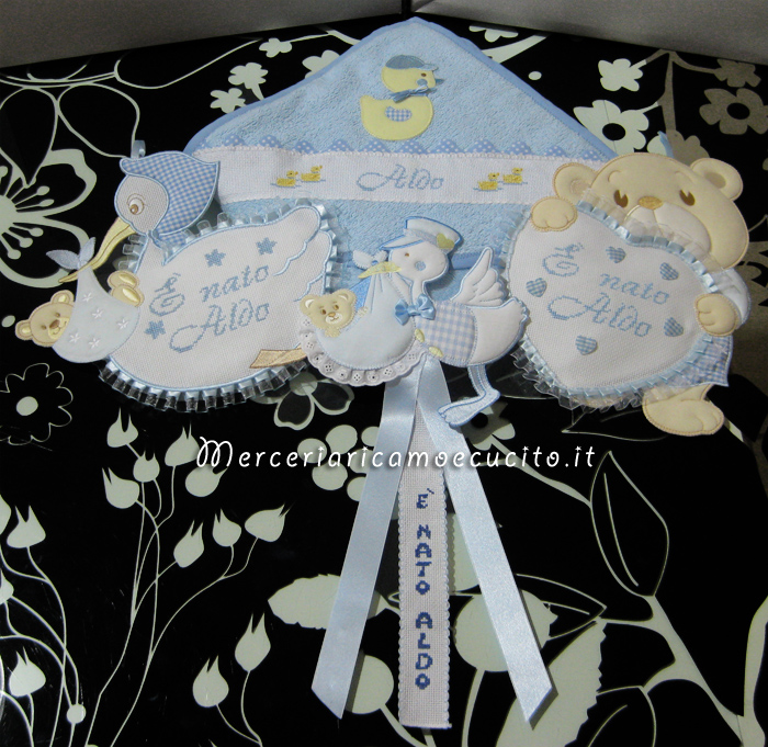 Fiocchi nascita e accappatoio per Aldo