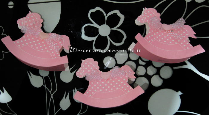 Scatolina bomboniera portaconfetti cavalluccio rosa per Emma