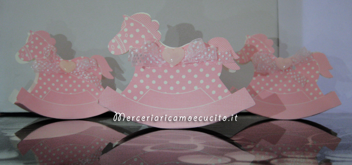 Scatolina bomboniera portaconfetti cavalluccio rosa per Emma