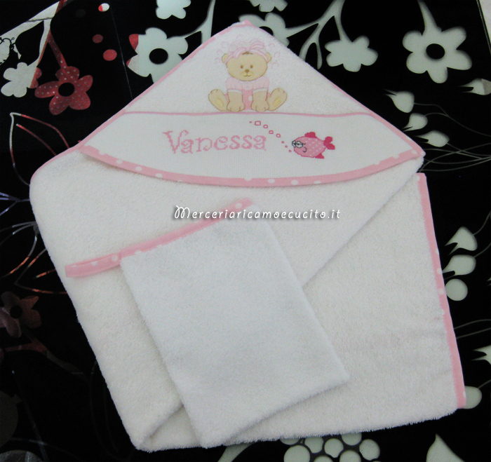 Set corredino per nascita - Coperina, accappatoio, buste e bavette per Vanessa