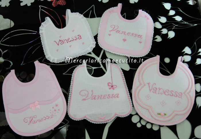 Set corredino per nascita - Coperina, accappatoio, buste e bavette per Vanessa