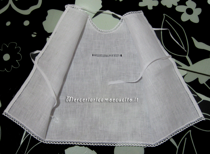 Camicina in lino con ricamo punto antico