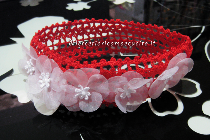 Fasce per capelli all'uncinetto rosa e rossa con fiori