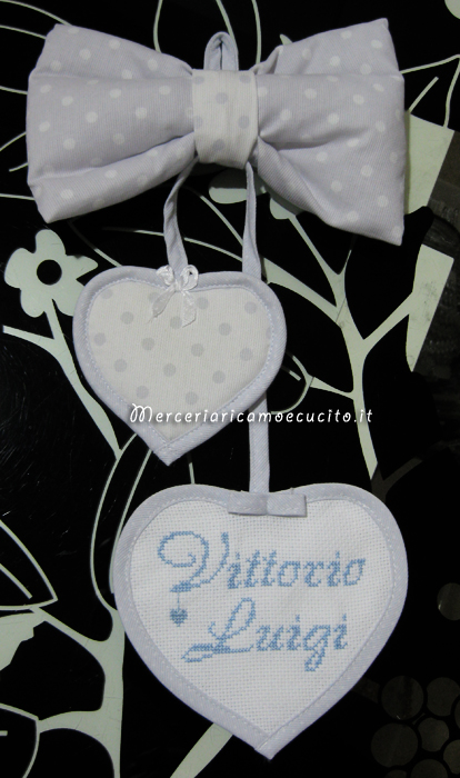 Fiocco nascita grigio pois con cuori "E' nato Vittorio"