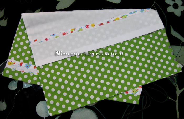 Sacchetto bianco e verde con pois per nascita e asilo