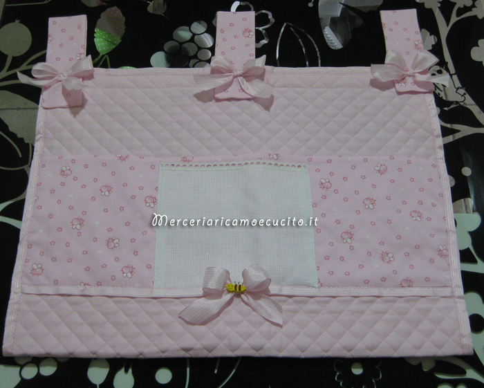 Pannello porta oggetti con apine rosa