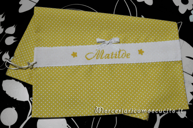Sacchetto nascita e asilo pois con fiocchetto per Matilde