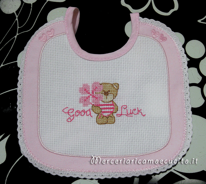 Bavetta prima misura con cuori e orsetto "Good Luck"