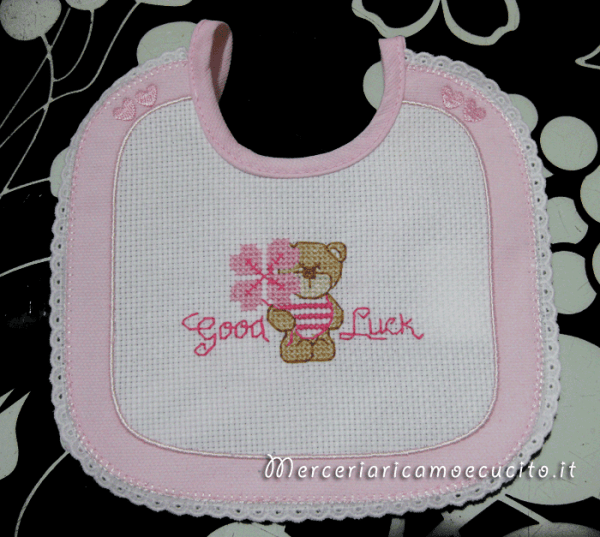 Bavetta prima misura con cuori e orsetto "Good Luck"