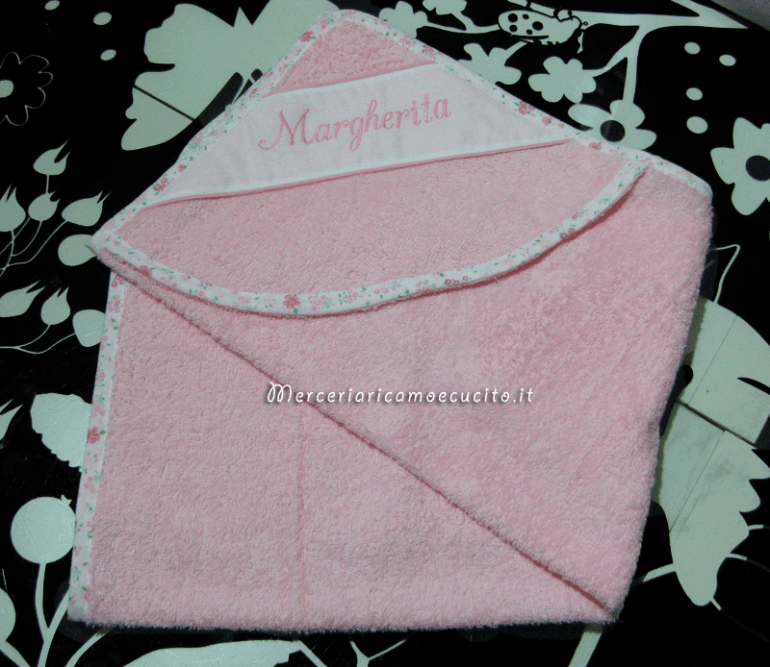 Cestino con orsetto e accappatoio per Margherita