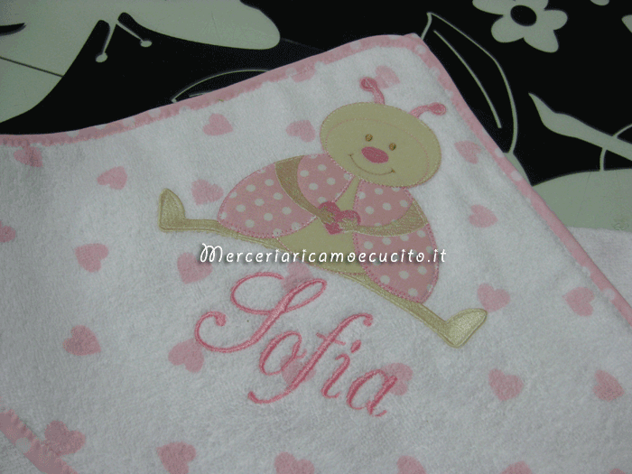 Accappatoio fantasia con cuori e coccinella per Sofia