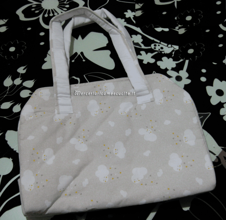 Borsa mamma fantasia con nuvole per Noemi