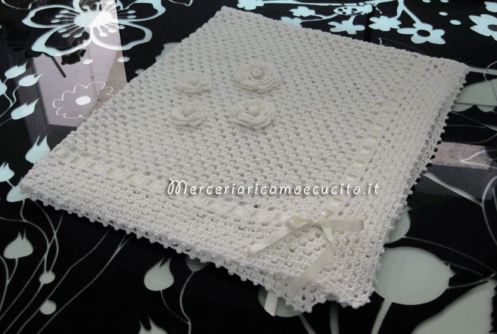 Copertina in cotone con fiori per neonato